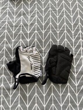 Pearl Izumi Black and White Cycling Half-Finger Gloves